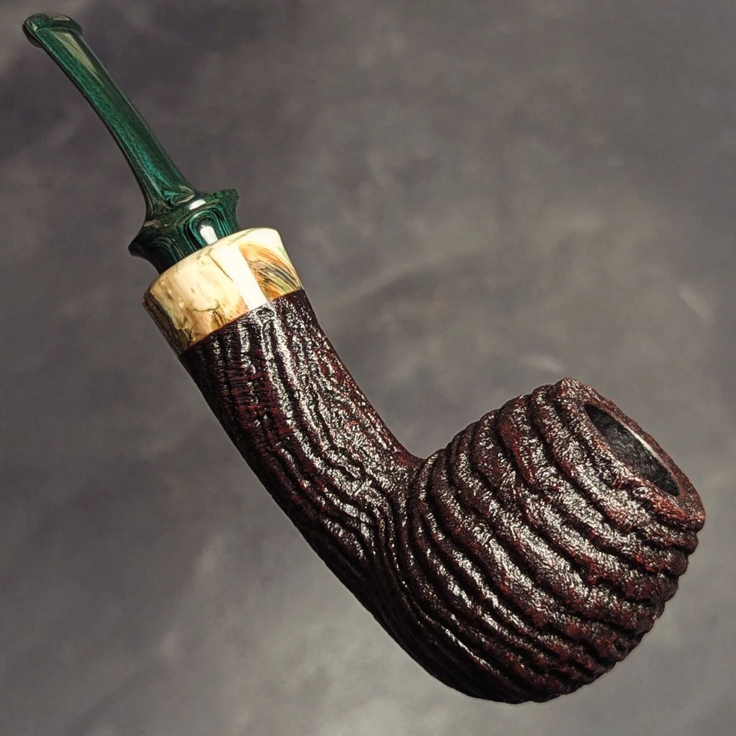 Bent Egg, a handmade Miscoi pipe
