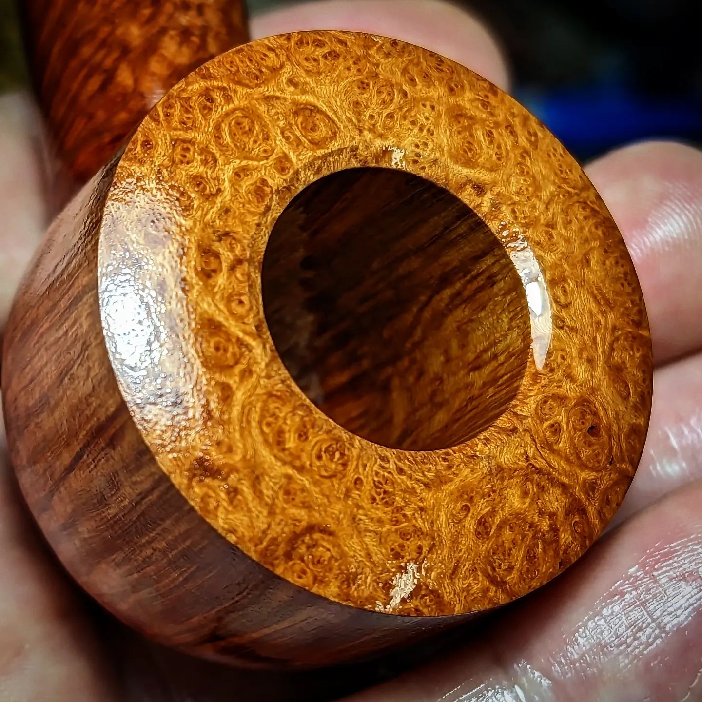 Close-up of birdseye grain on a smooth briar pipe bowl